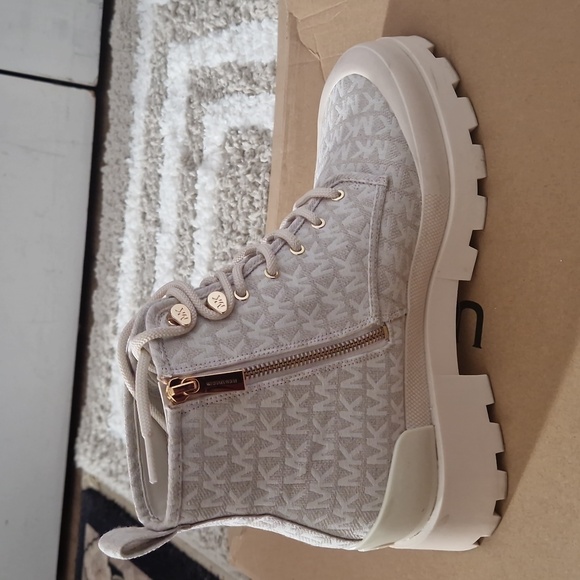 Michael kors boots - Picture 4 of 12